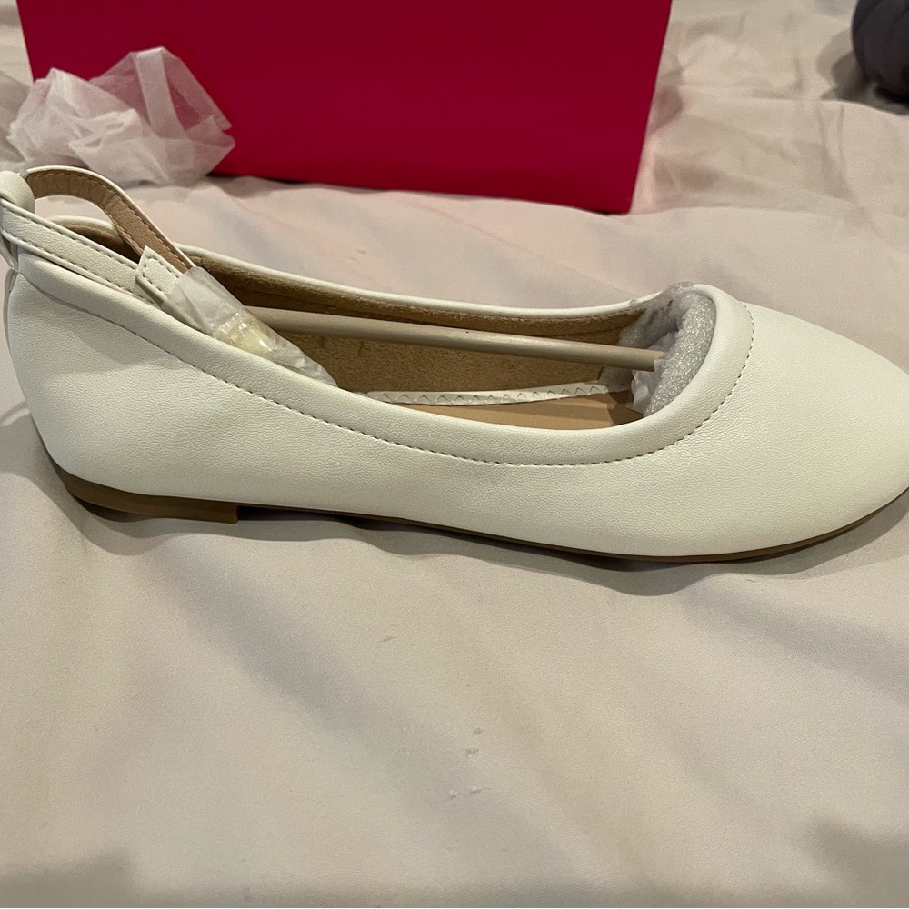 Girls size 4 White slip on dress shoes